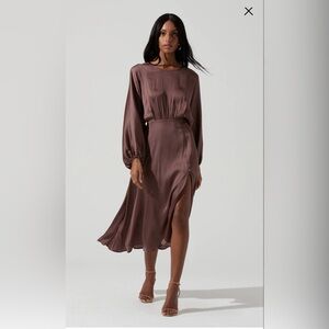 ASTR MARIN DOLMAN SLEEVE MIDI DRESS
